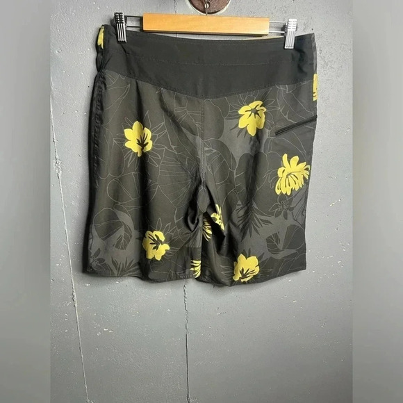 Patagonia Stretch Planing Board Shorts  Swim Trunks Mens Size 30.  20" Outseam - Picture 2 of 4